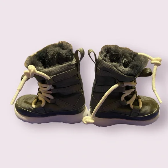 Baby Nike Roshe One Boots - Picture 3 of 6